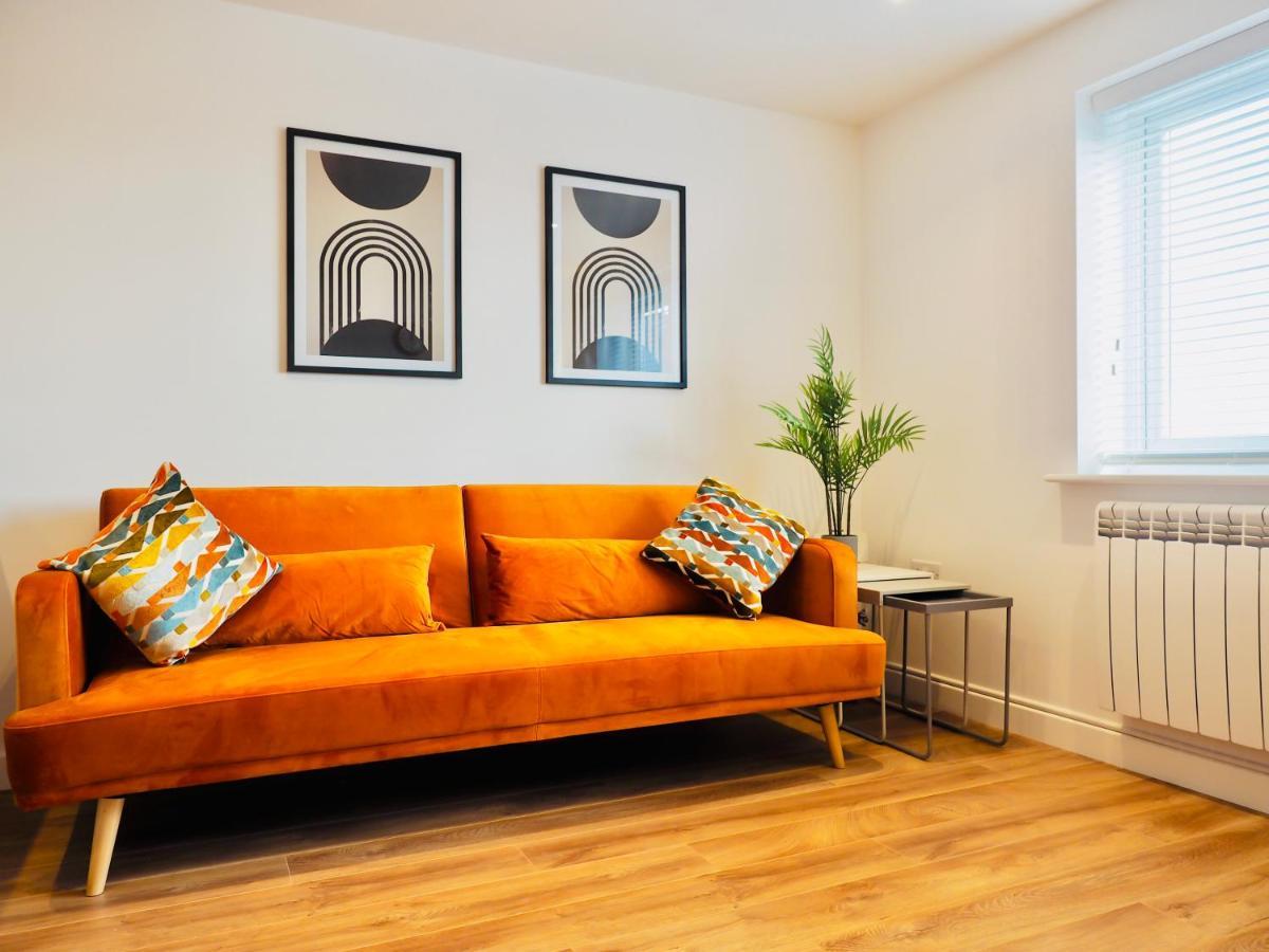Private Parking Stylish Great Location Apartment Guildford Exterior photo