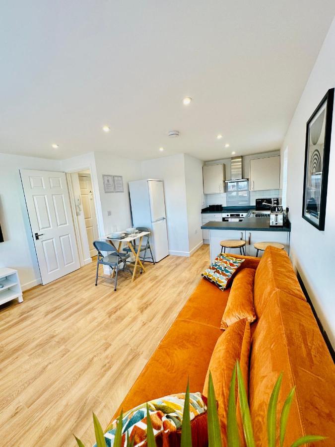 Private Parking Stylish Great Location Apartment Guildford Exterior photo