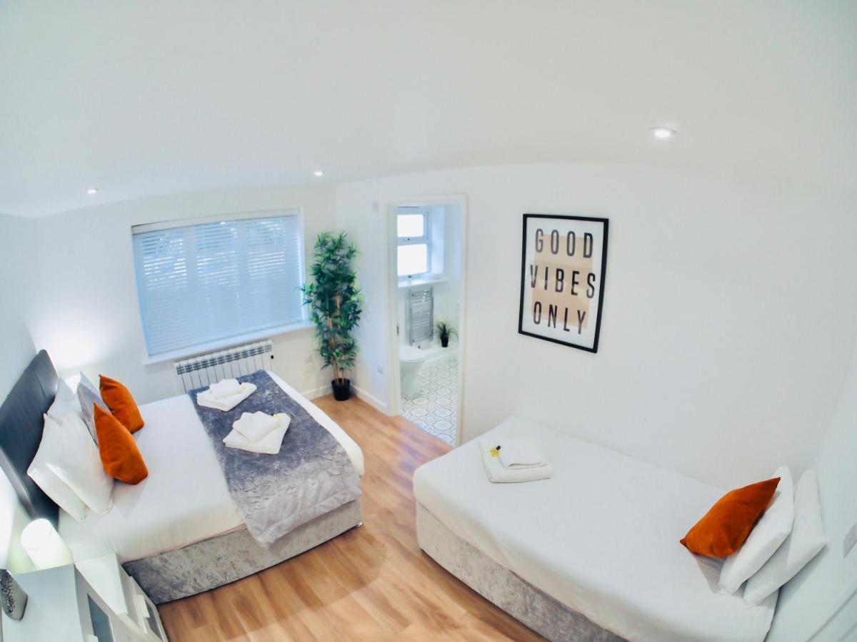 Private Parking Stylish Great Location Apartment Guildford Exterior photo
