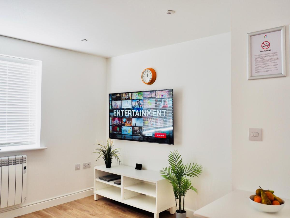 Private Parking Stylish Great Location Apartment Guildford Exterior photo