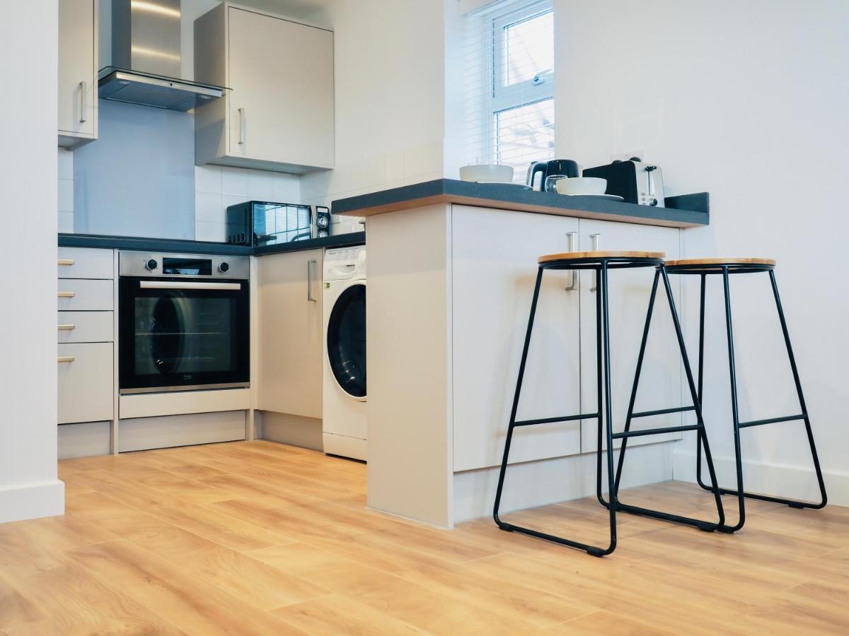 Private Parking Stylish Great Location Apartment Guildford Exterior photo