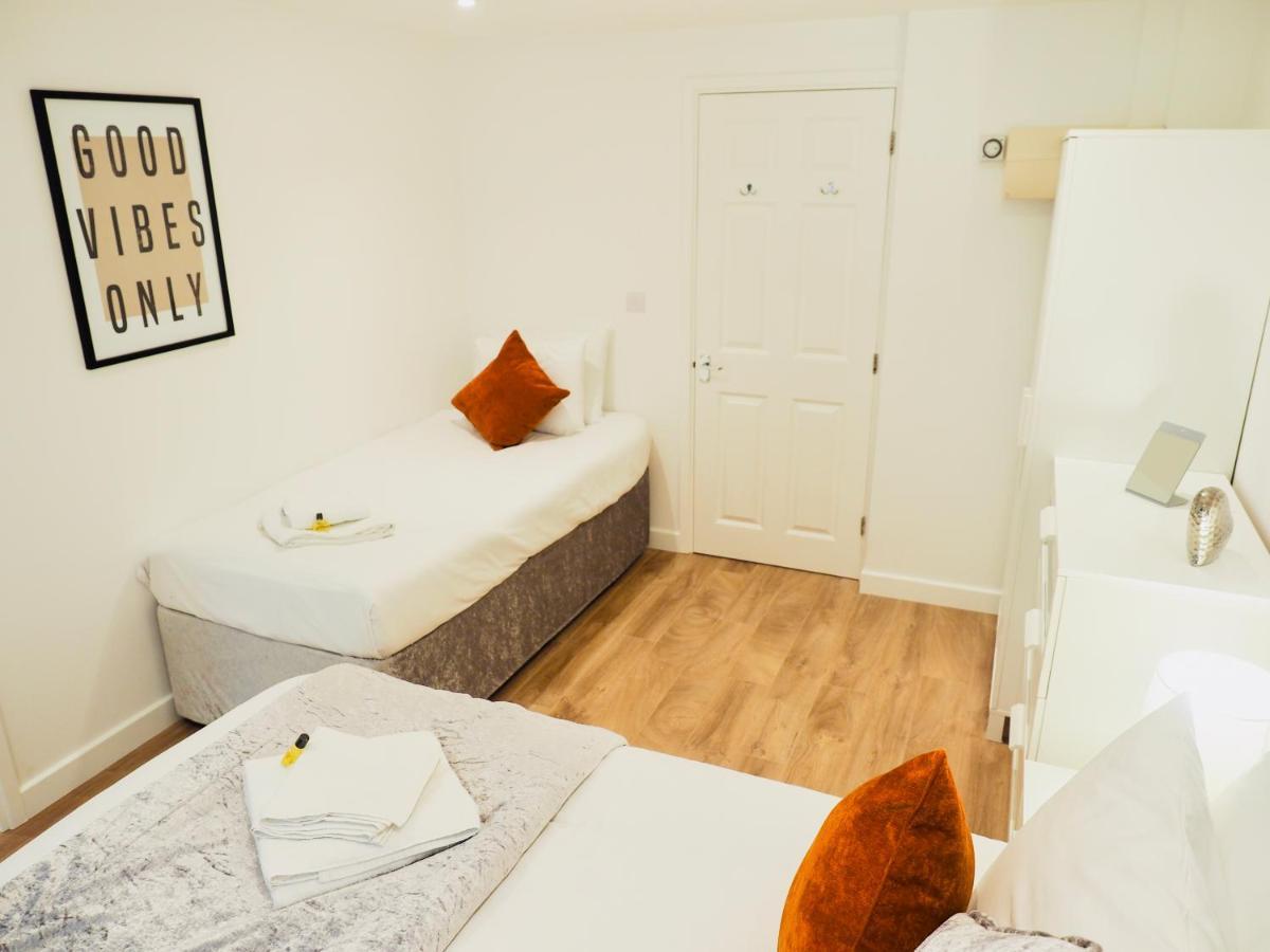 Private Parking Stylish Great Location Apartment Guildford Exterior photo